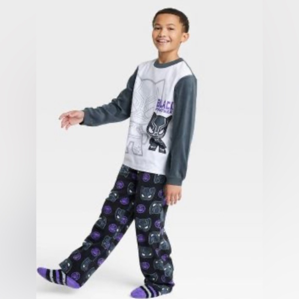 Boys' Marvel Black Panther Pajama Set with Cozy Socks 🧦- Gray (Size Small 6/7)